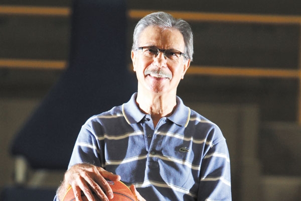 Quem muda de idade amanhã, dia 2, é o mais completo e laureado atleta francano que passou depois a atuar como vitorioso técnico de basquete. Falo do amigo Hélio Rubens Garcia, atualmente no Uberlândia, mas radicado com a família em Franca. E sempre confes